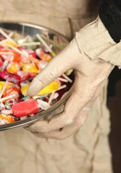 5 Foot Animatronic Greeter Old Lady Hag Decoration -halloween Shop 5ft animated greeter old lady hag decoration alt 4